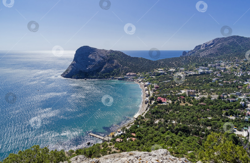 Скачать Крым. Вид с высоты птичьего полета на небольшой курортный поселок фотосток Ozero