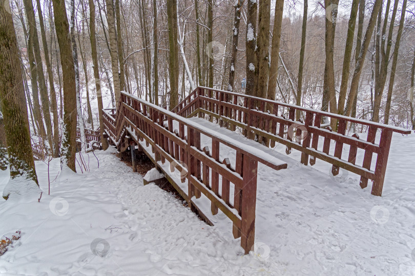 Скачать Деревянная лестница через овраг. фотосток Ozero