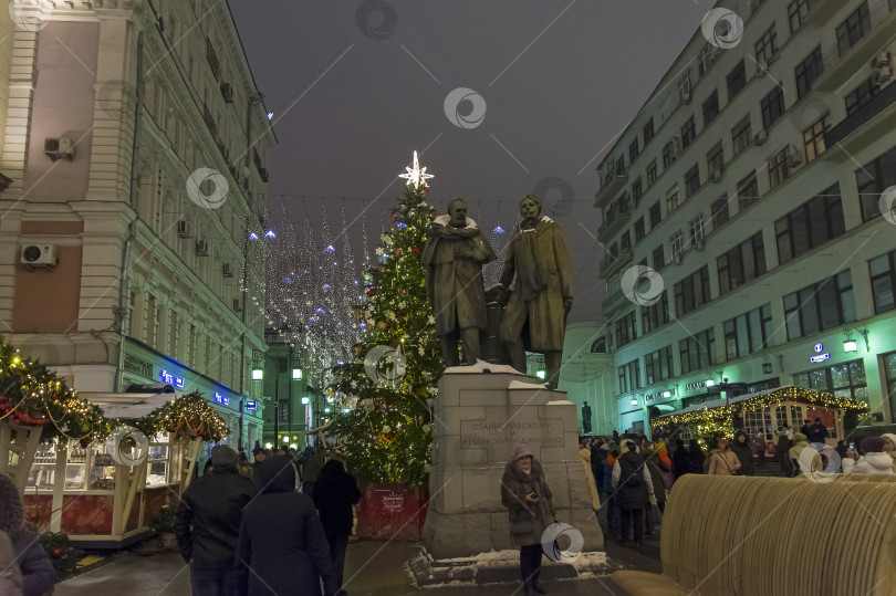 Скачать Новогодние украшения в Камергерском переулке, Москва. фотосток Ozero