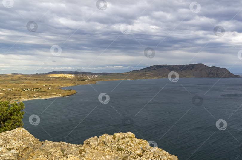 Скачать Бухта на черноморском побережье Крыма. фотосток Ozero