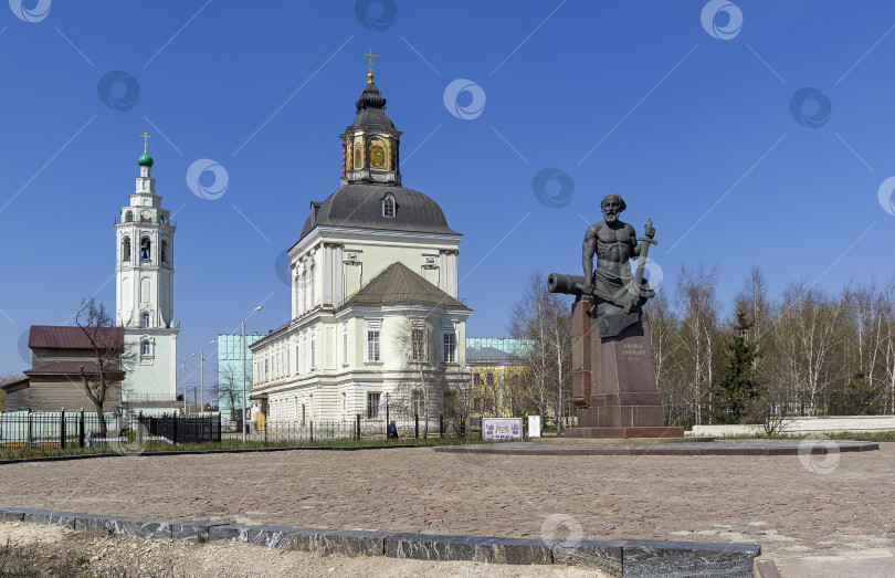 Скачать Памятник Никите Демидову, Тула, Россия. фотосток Ozero