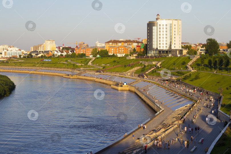 Скачать Река Тура и набережная города Тюмени фотосток Ozero