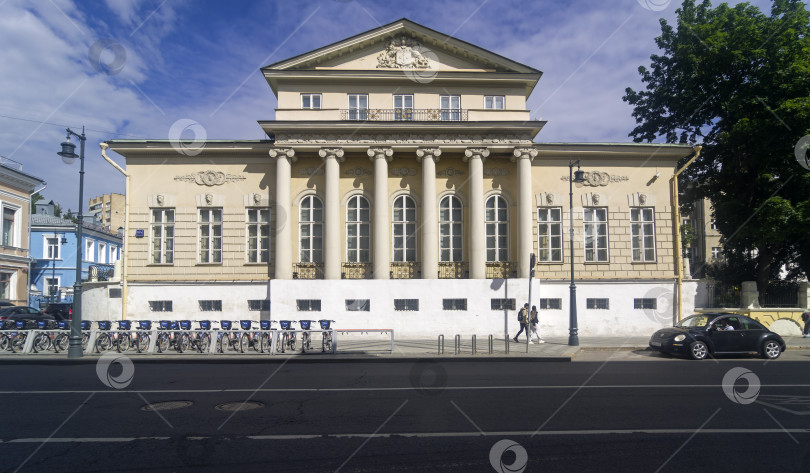 Скачать Старинный особняк в центре Москвы фотосток Ozero