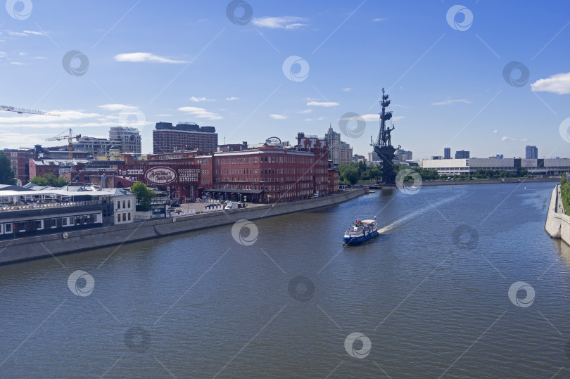 Скачать Вид с моста на Москву-реку фотосток Ozero