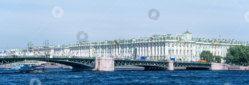 Скачать Панорамный вид на Санкт-Петербург и Неву летом фотосток Ozero