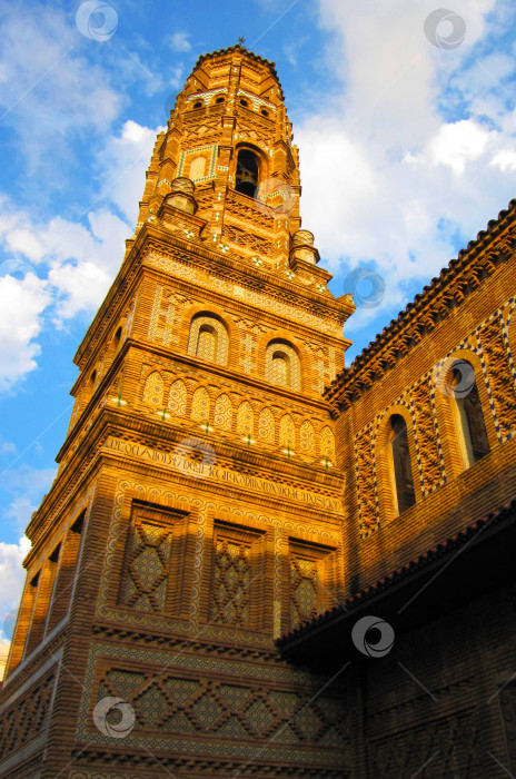 Скачать фотография храма в испанской деревне фотосток Ozero