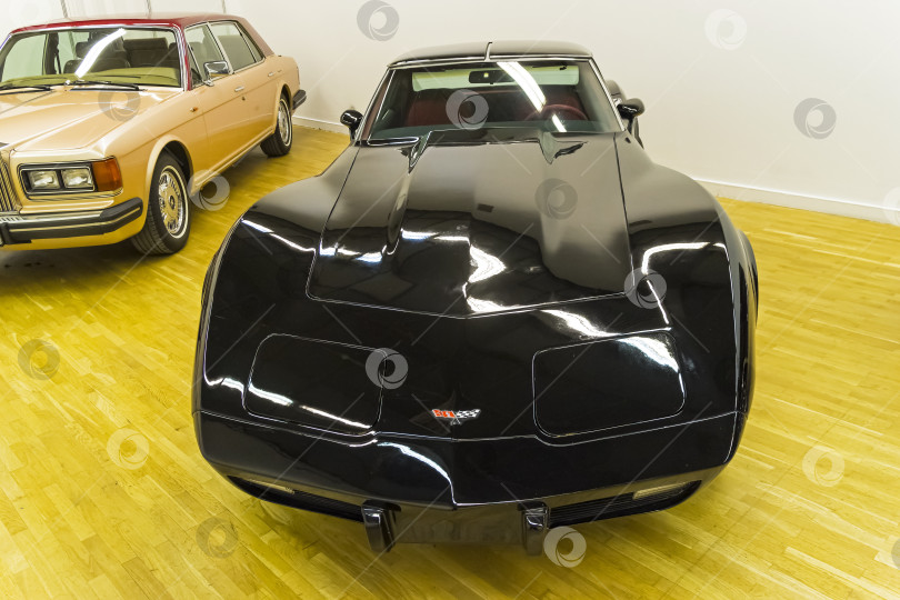 Скачать Автомобиль Chevrolet Corvette C3. фотосток Ozero