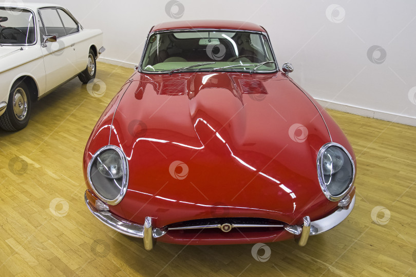 Скачать Автомобиль Jaguar E-Type. фотосток Ozero