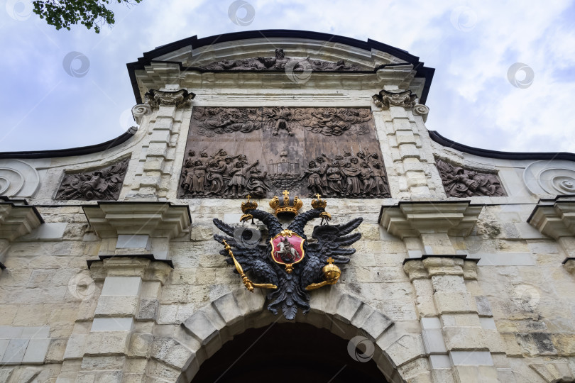 Скачать Триумфальные ворота Петропавловской крепости, герб двуглавый орёл фотосток Ozero