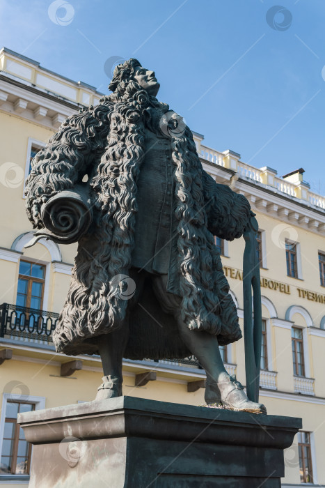 Скачать Памятник архитектору и инженеру Доменико Трезини в Санкт-Петербурге фотосток Ozero