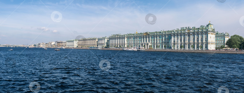 Скачать Панорамный вид на Санкт-Петербург и Неву летом фотосток Ozero