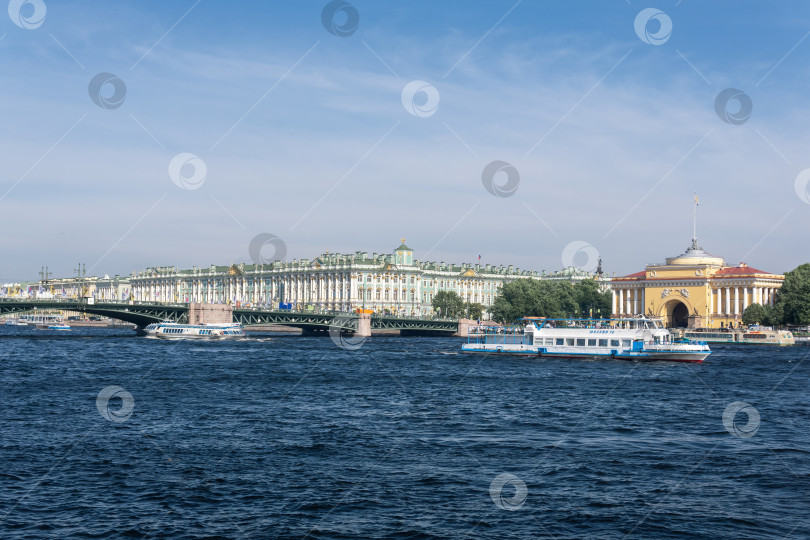 Скачать Панорамный вид на Санкт-Петербург и Неву летом фотосток Ozero