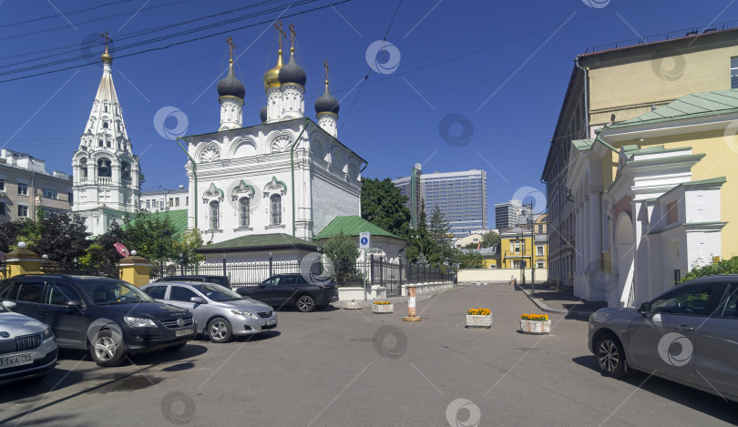 Скачать Православная церковь в центре Москвы. фотосток Ozero