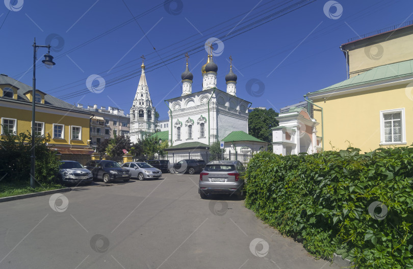 Скачать Православная церковь в центре Москвы. фотосток Ozero