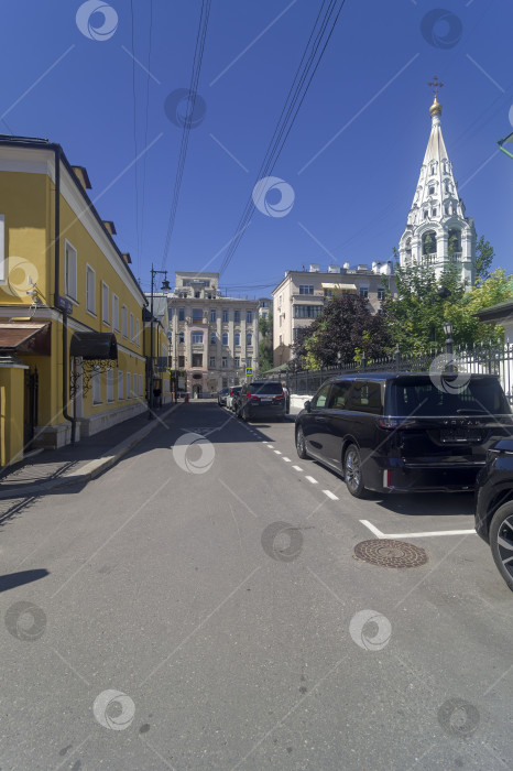 Скачать Колокольня православной церкви. Центр Москвы, Арбат. фотосток Ozero