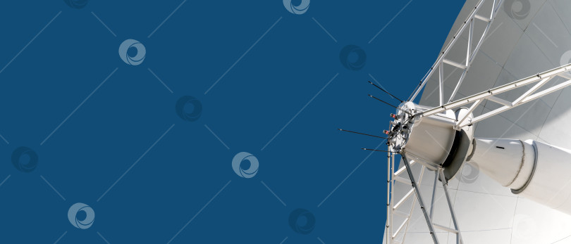 Скачать Центральная конструкция антенны спутниковой антенны фотосток Ozero