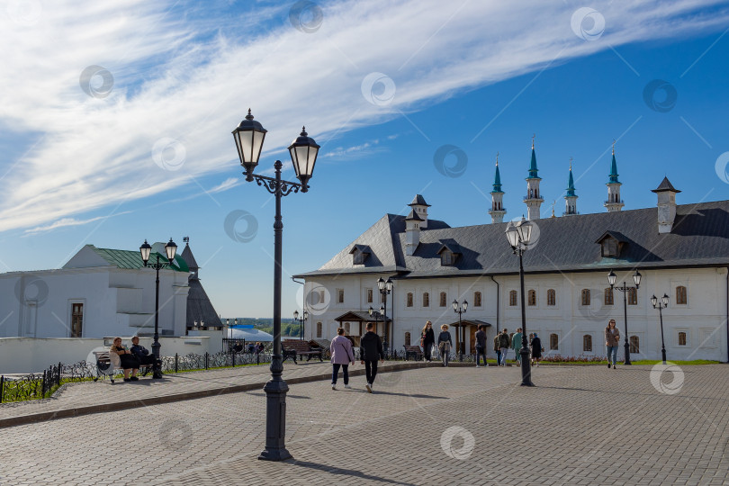 Скачать Парк на территории музея Казанского кремля в Казани. фотосток Ozero