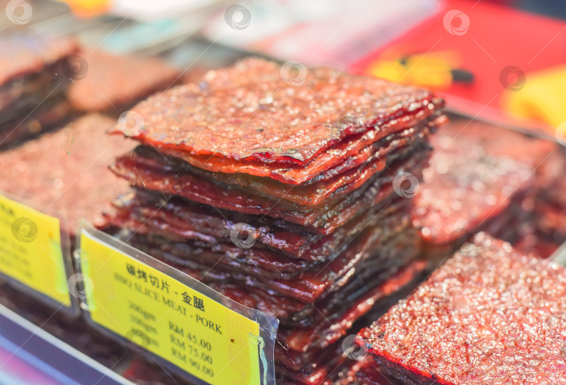 Скачать Шашлык из мяса и свинины в уличном ресторане Jalan Alor в Куала-Лумпуре фотосток Ozero