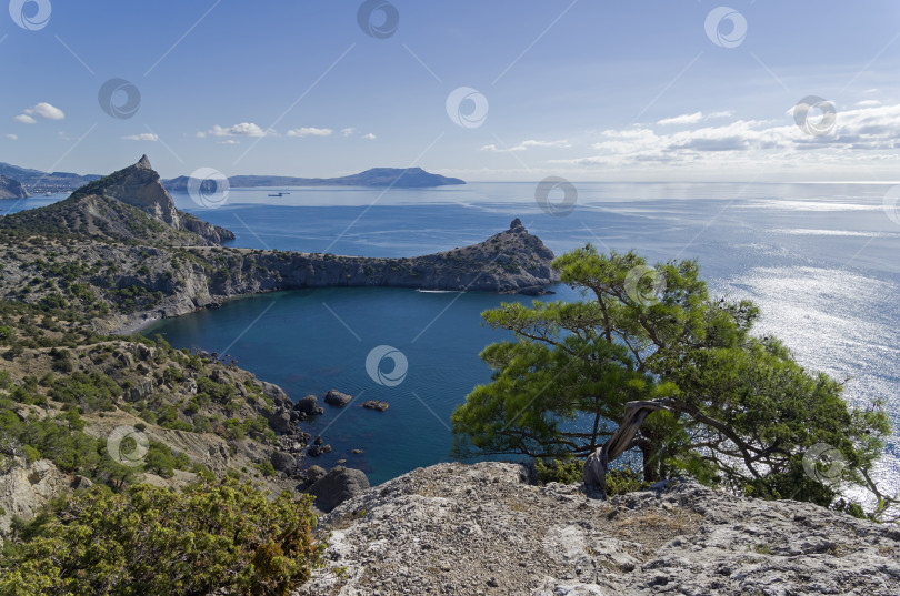 Скачать Красивая бухта на крымском побережье фотосток Ozero