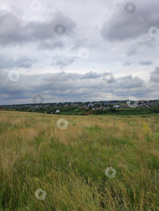 Скачать Вид с холма, горы на поселок, дома. фотосток Ozero