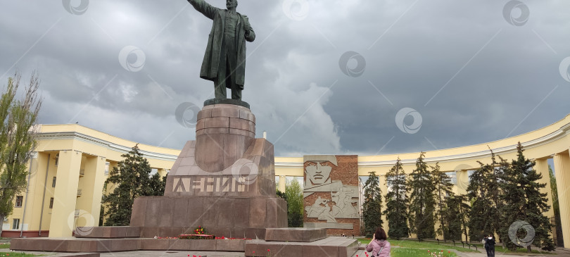 Скачать Памятник "Вождя пролетариата" фотосток Ozero