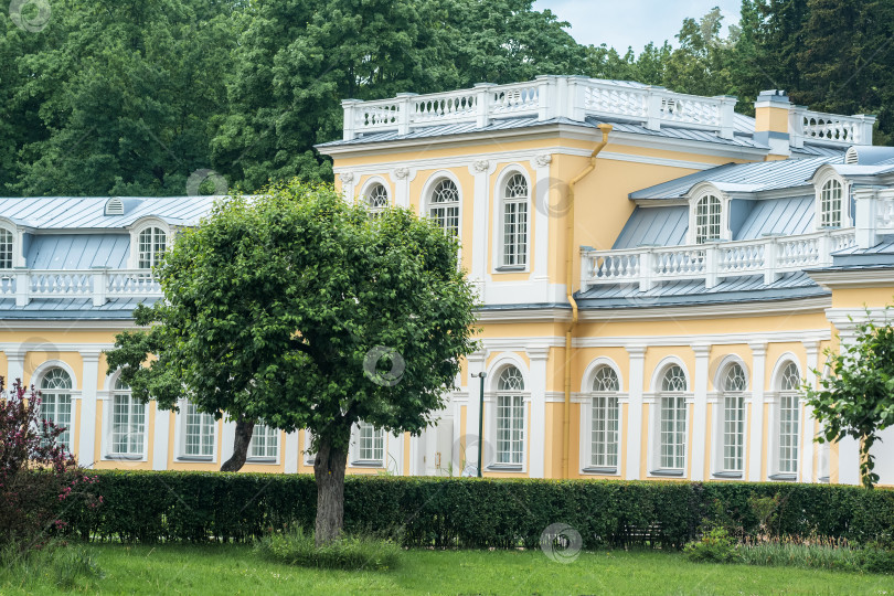 Скачать архитектура Петергофского дворца, Санкт-Петербург фотосток Ozero