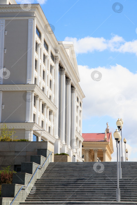 Скачать Бизнес-центр «Capital Palace» в Минске и Республиканский Дворец культуры фотосток Ozero