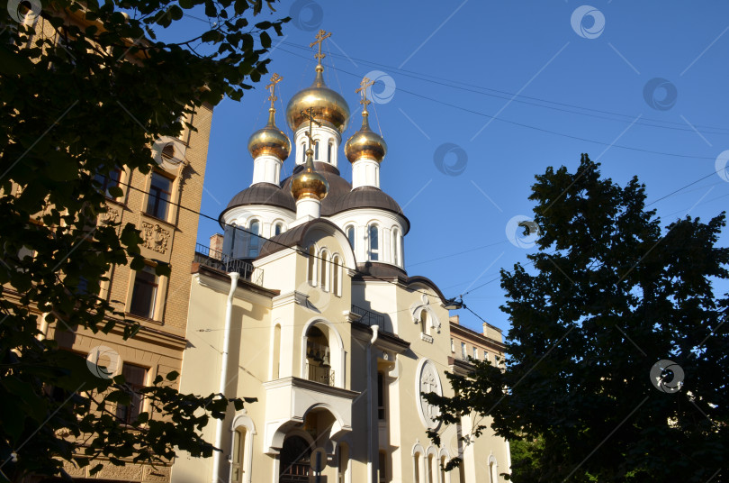 Скачать Санкт-Петербург, Россия – 06.23.2024: Церковь святой блаженной Ксении Петербургской на Лахтинской улице в Петроградском районе Санкт-Петербурга в солнечный ясный день фотосток Ozero