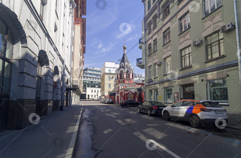 Скачать Старинный православный храм в центре Москвы фотосток Ozero