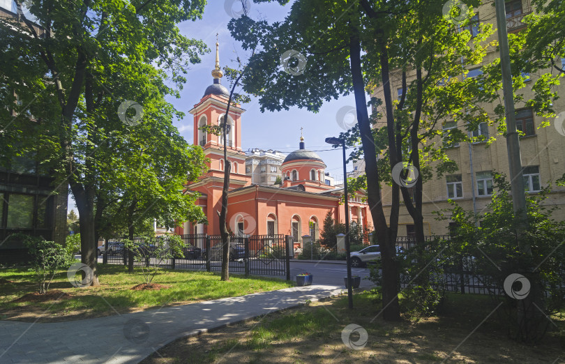 Скачать Православный храм в центре Москвы фотосток Ozero