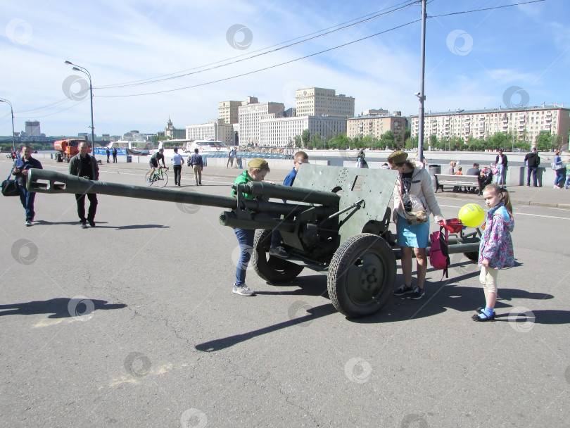 Скачать Военная техника в парке имени Горького фотосток Ozero