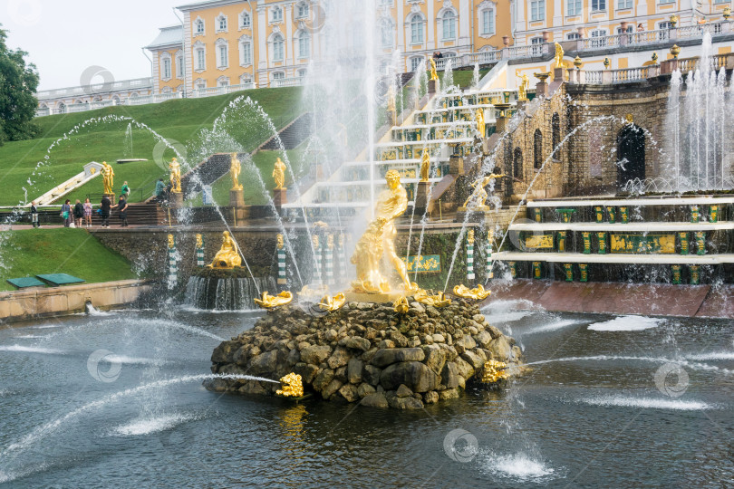 Скачать скульптуры в фонтанах дворцового парка Петергоф, Санкт-Петербург фотосток Ozero