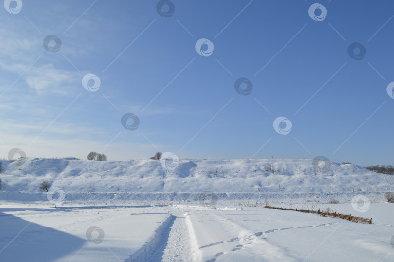 Скачать Высокий берег реки Волга фотосток Ozero