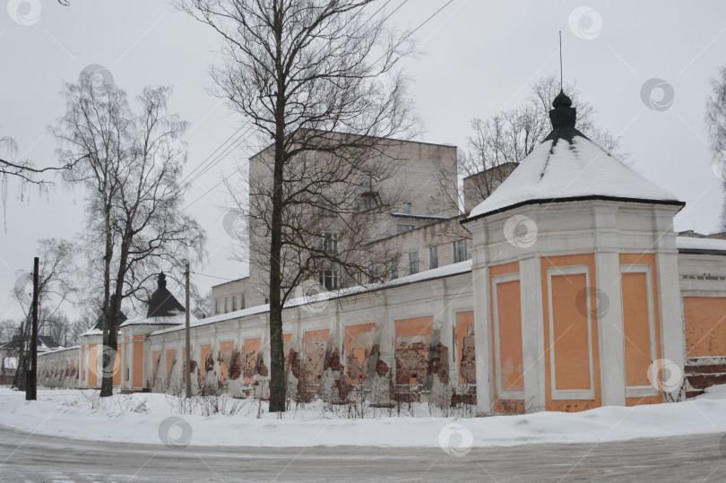 Скачать Больница за монастырской стеной фотосток Ozero