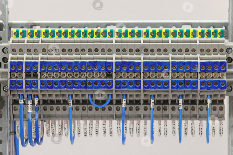Скачать Электрические клеммы для подключения электрических монтажных проводов с медной изоляцией фотосток Ozero