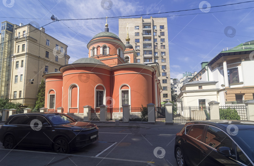 Скачать Православный храм в центре Москвы фотосток Ozero