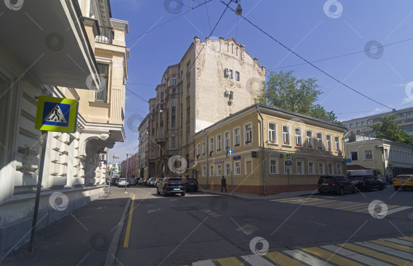 Скачать Памятник архитектуры - старинный жилой дом. Арбат, Москва. фотосток Ozero