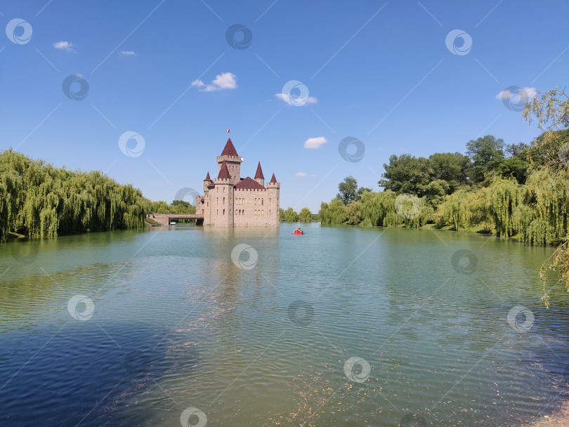 Скачать Замок на воде фотосток Ozero