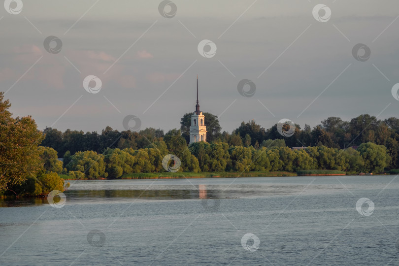 Скачать Вознесенская церковь - православный храм в городе Калязин Тверской области. фотосток Ozero