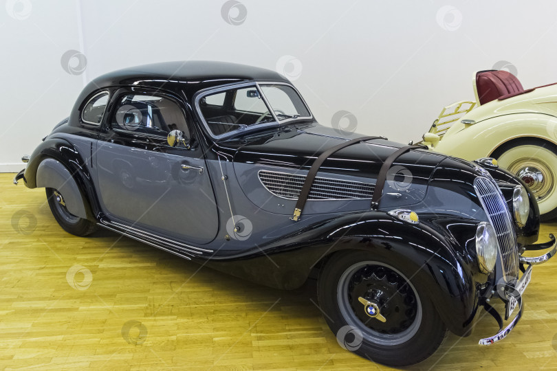 Скачать Автомобиль BMW 327 Coupe (1939 года выпуска). фотосток Ozero