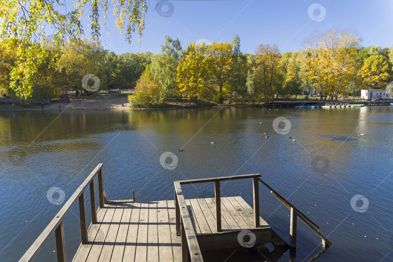 Скачать Красивый осенний пейзаж фотосток Ozero