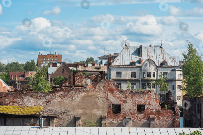 Скачать городской пейзаж, городской горизонт, вид на крыши старых домов фотосток Ozero