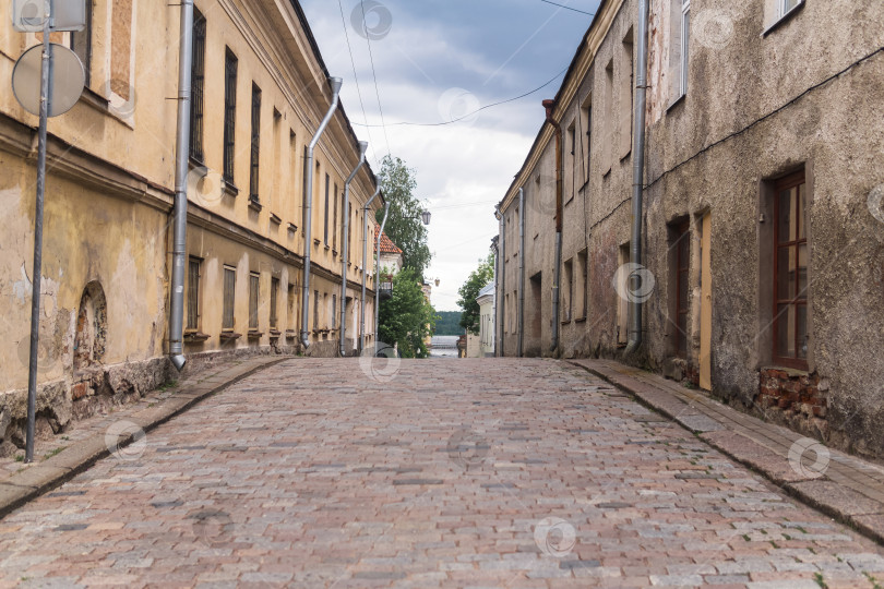 Скачать старинный городской пейзаж, старая улица со старинными зданиями фотосток Ozero