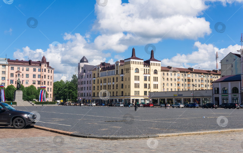 Скачать Красная площадь в Выборге, вид на доходный дом купца Москвина фотосток Ozero