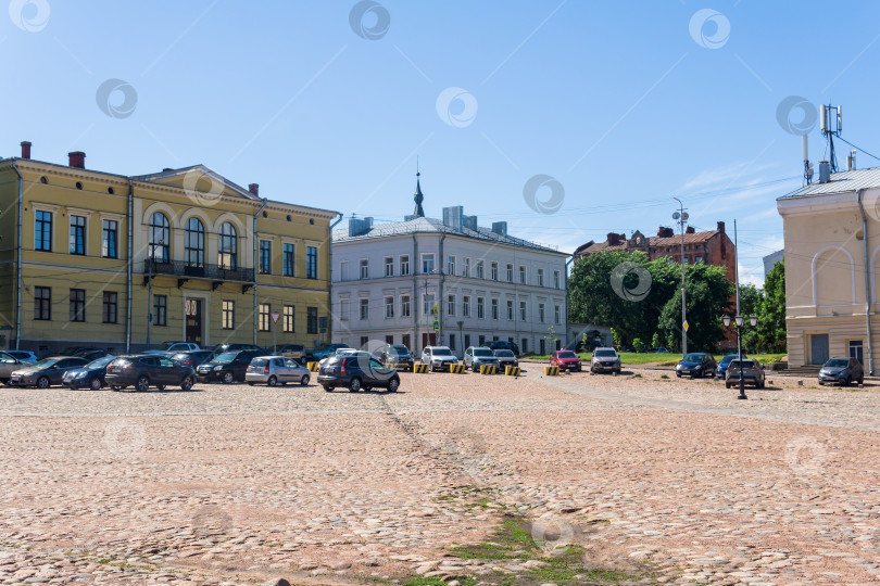 Скачать исторические здания на площади в Выборге, Россия фотосток Ozero