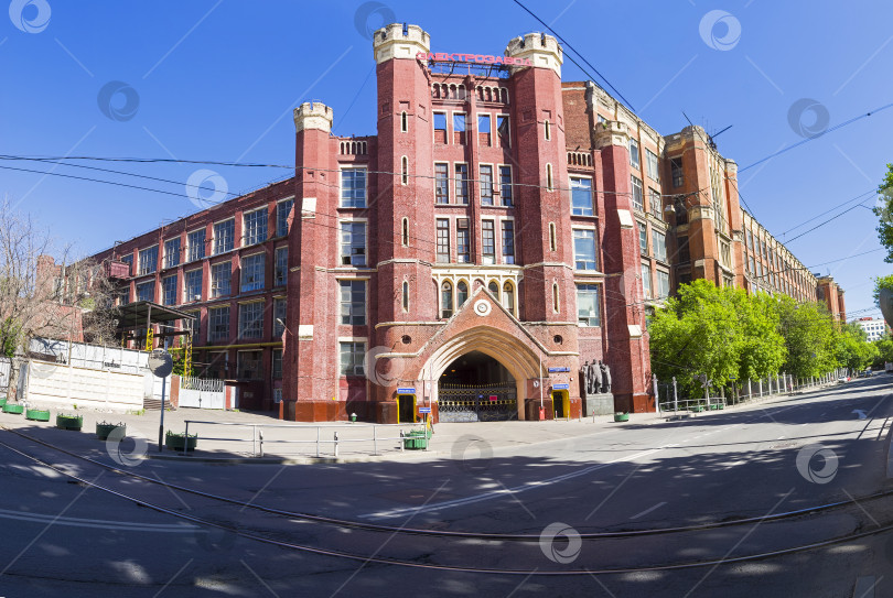 Скачать Старое промышленное здание в псевдоготическом стиле фотосток Ozero