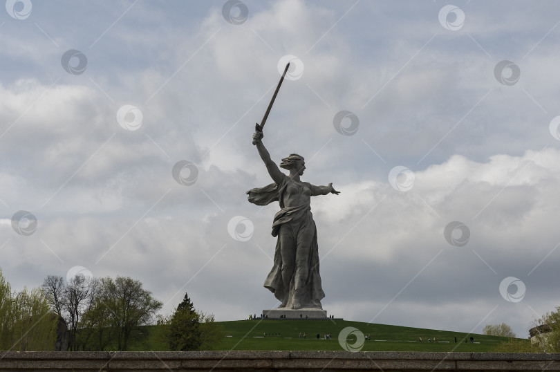 Скачать Скульптура Родины-Матери на Мамаевом кургане. фотосток Ozero