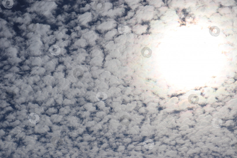 Скачать кучевые облака и солнце фотосток Ozero