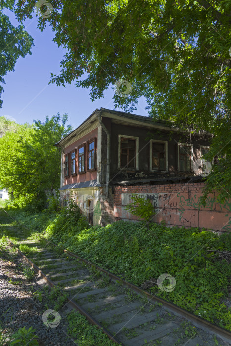 Скачать Заброшенная железнодорожная ветка в городе. фотосток Ozero