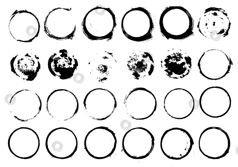 Скачать Набор круговых мазков кистью в стиле гранж, выделенных на белом фоне. фотосток Ozero